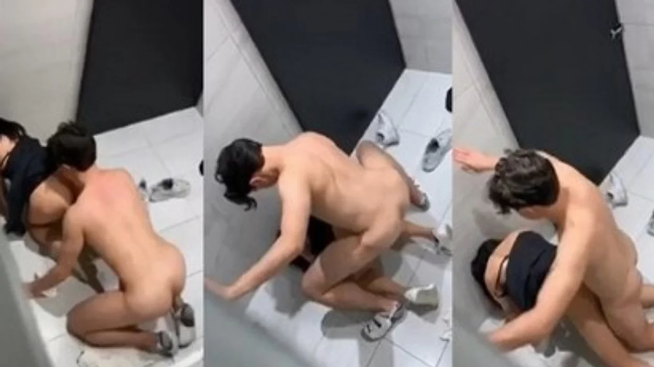 Ảnh xem trước video Quay lén cặp đôi địt nhau trong WC quán bar
