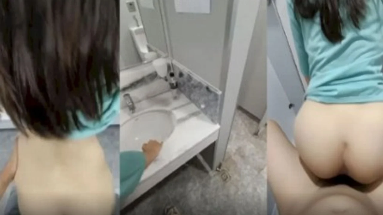 Ảnh xem trước video Địt em người yêu trong toilet công cộng